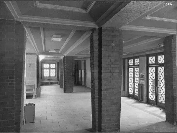 Eingangshalle des Stadtbades Lichtenberg