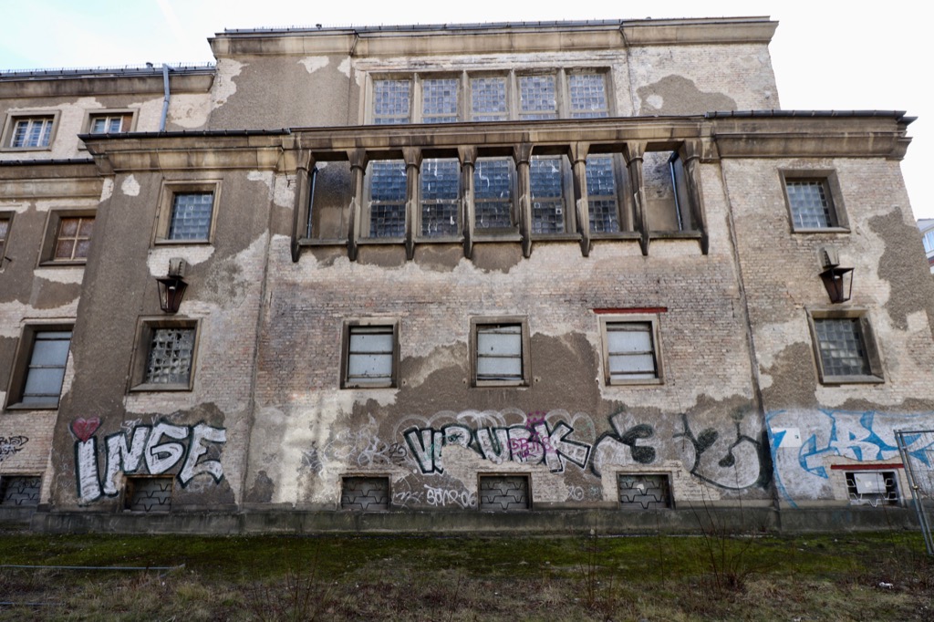 Männerschwimmhalle Große-Fenster-Seite